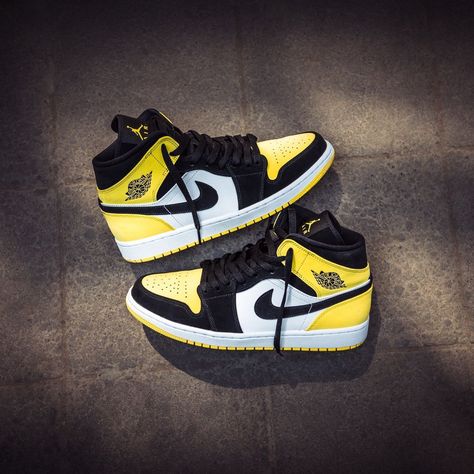 Air Jordans Yellow, Yellow Air Jordan 1 Outfit, Black Nike Shoes Outfit, Jordan 1 Yellow, Yellow Nike Shoes, Nike Jordan Air 1, Black And White Jordans, Travis Scott Shoes, Javon Walton