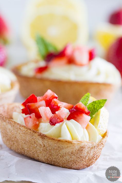 Taco Boats, Dessert Taco, Lemon Treats, Pallet Beds, Winter Fruit, Lemon Flavor, Summer Dishes, Lemon Cream, Cream Top