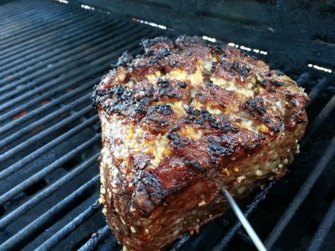 Garlic Crusted Rump Roast | The Amateur Grill Grilled Rump Roast, Smoked Rump Roast Recipe, Cooking A Rump Roast, Rump Roast Recipe, Crockpot Rump Roast, Grill Foods, Cow Recipes, Bbq Meals, Beef Rump Roast