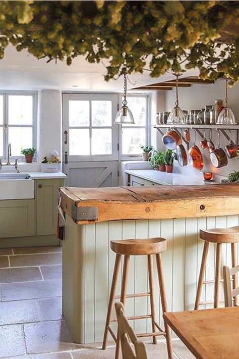 Garden Hangout, Sophisticated Kitchen, Modern Mid Century Kitchen, Mid Century Kitchen Remodel, Wooden Worktops, Wren Kitchen, Wood Worktop, Cosy Kitchen, Kitchen Design Color