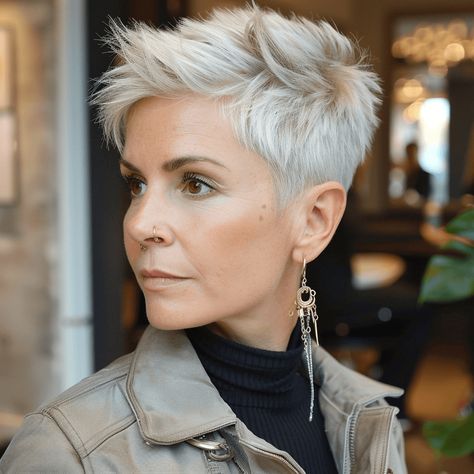 25 Elegante Kurzhaarfrisuren für Frauen ab 50 Short Blonde Pixie Cut, Very Short Pixie Cuts, Short Blonde Pixie, Super Short Hair, Blonde Pixie Cuts, Short Pixie Cut, Short Blonde, Blonde Pixie, Short Pixie