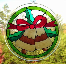 Gallery Glass Class: Easy, Breezy Gallery Glass for Christmas Christmas Glass Painting Ideas, Christmas Glass Painting, Door Painting Ideas, Garage Mural, Glass Painting Ideas, Sparkle Paint, Door Painting, Glass Painting Designs, Stained Glass Ornaments