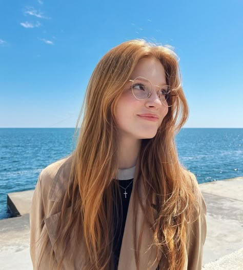 Katya Sitak, Red Hair And Glasses, Beautiful Healthy Hair, Women Ideas, Red Heads, Strawberry Blonde Hair, Ginger Girls, Girls With Red Hair, Golden Hair