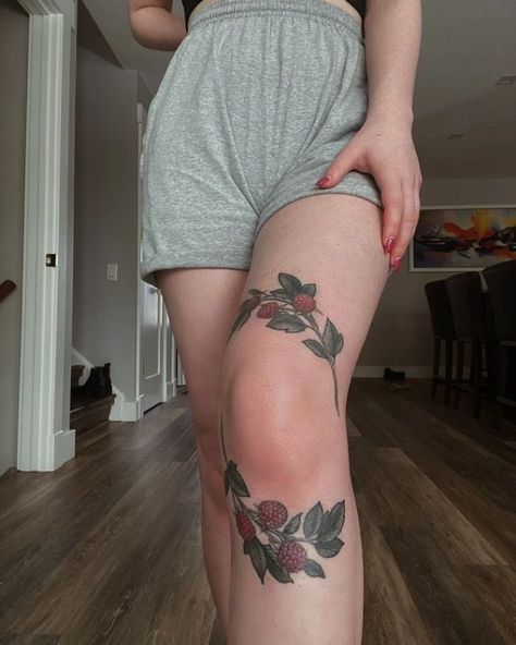 Strawberry Leg Tattoo, Strawberry Knee Tattoo, Traditional Raspberry Tattoo, Raspberry Bush Tattoo, Raspberry Vine Tattoo, Matching Knee Tattoos, Raspberry Tattoos, Above The Knee Tattoos Women, Traditional Tattoo Knee