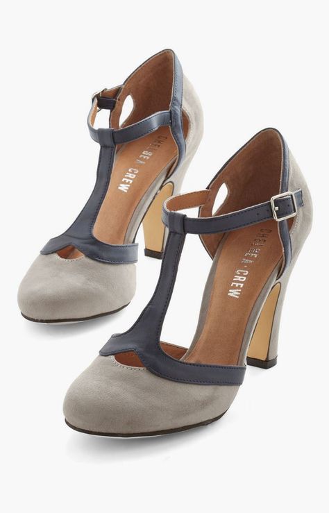 cute grey heel Vintage Heels, 1930s Fashion, No Limit, Fabulous Shoes, Shoe Closet, Crazy Shoes, Pretty Shoes, Shoe Obsession, Mode Vintage