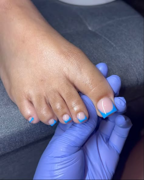 Blue Tip Pedicure, Skin Discoloration On Legs Signs, Double French Tip Toes, Blue Toe Nails Ideas, French Tip Toes Acrylic Toenails, Blue Toenails With Design, 2000s Pedicure, Blue Acrylic Toe Nails, Toe French Nail Designs