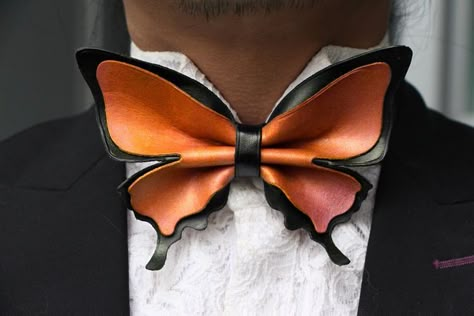 Bowtie Diy, Leather Wedding Gifts, Butterfly Bowtie, Bow Tie Tutorial, Diy Leather Bows, Tie Tutorial, Bow Tie Pattern, Bow Tie Hair, Leather Butterfly