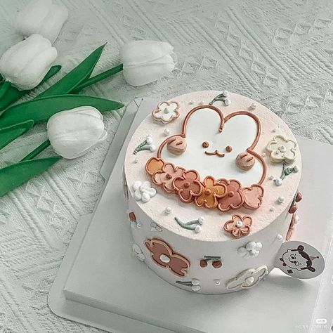 2d Cake, Kue Disney, Tårta Design, Cake Cafe, Tiny Cakes, Rabbit Cake, Cake Aesthetic, Simple Cake Designs, Funny Birthday Cakes