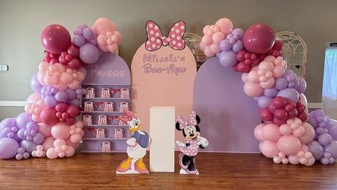 Minnie Mouse Birthday Balloon Ideas, Minnie’s Bow Toons Birthday, Minnie Mouse Bowtique Birthday Party Ideas, Minnie's Boutique Birthday, Minnie Bow Toons Party, Minnie And Daisy Birthday Party Decor, Minnies Bowtique Party Decoration, Minnie’s Bowtique Party, Minnie’s Bowtique Birthday Party