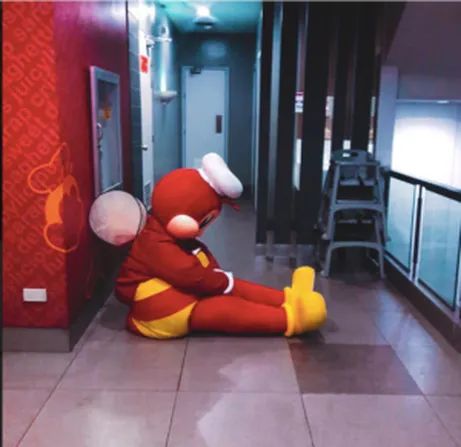 Jollibee Mascot, Facebook Feed, On Twitter, Twitter