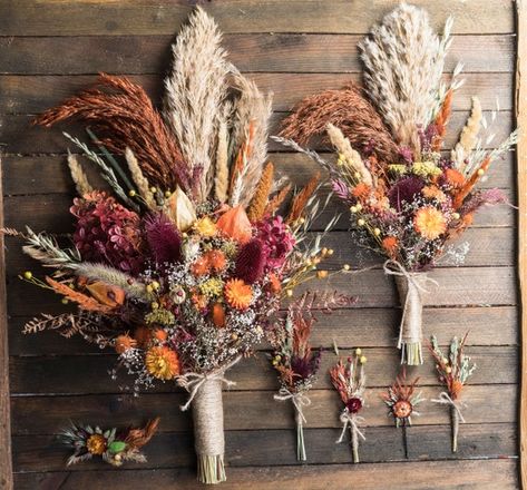 Autumn Wedding Bouquet, Hydrangea Bridal Bouquet, Thistle Wedding, Rustic Wedding Photos, Dried Flowers Wedding, Fall Wedding Bouquets, Fall Wedding Flowers, Western Wedding, Deco Floral