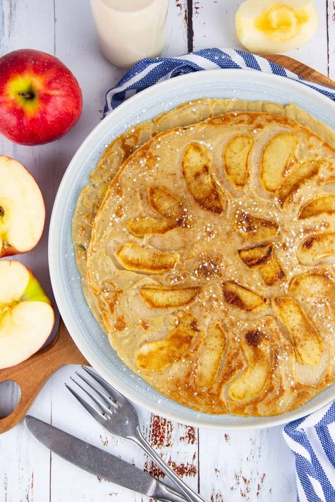 Oh, how I love these German apple pancakes with cinnamon. They make such an amazing breakfast or dessert, the recipe is completely vegan, and super easy! German Apple Pancake Recipe, German Apple Pancake, Apple Pancake Recipe, Vegan Pumpkin Pie Recipe, Canning Sweet Corn, Pancake Calories, Vegan Pumpkin Recipes, Vegan Burrito, Vegan Pumpkin Pie