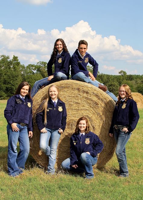 Ffa Scrapbook, Ffa Picture Ideas, Ffa Pictures, Ffa Officer Pictures, Ffa Aesthetic, Ffa Banquet, Ffa Senior Pictures, Ffa Creed, Ffa Scrapbook Ideas