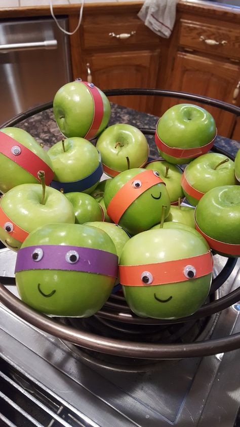 TMNT party Tmnt Food Ideas, Girl Ninja Turtle Party, Turtle Birthday Party Girl, Ninja Turtles Birthday Party Ideas Food, Tmnt Party Food, Tmnt Balloons, Ninja Turtle Party Ideas, Healthy Birthday Treats, Girl Ninja Turtle