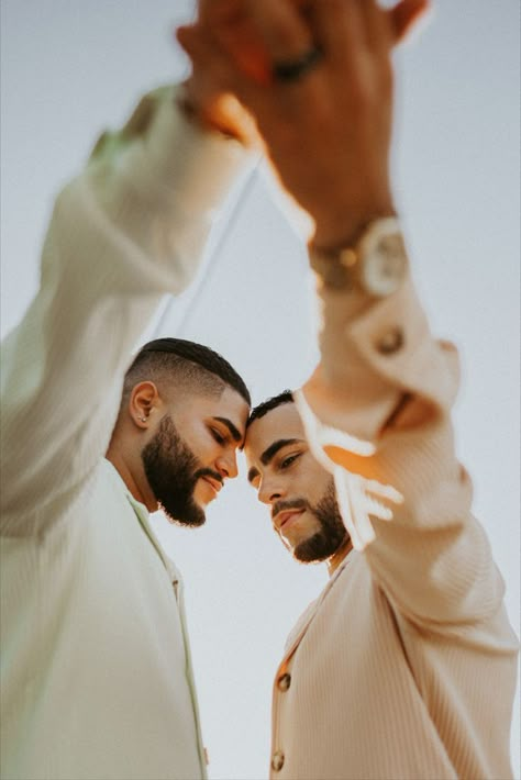 Gay Wedding Photography, Gay Wedding Photos, Shooting Couple, Romantic Photography, Lgbt Wedding, Men Photoshoot, Engagement Photo Poses, Couple Photoshoot Poses, Gay Wedding