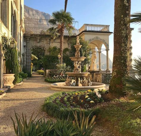 Italian Villa Lake Como, Villa Monastero Lake Como, Italian Lake House, Lake Como House, Botanical Garden Aesthetic, Italian Mansion, Villa Monastero, Lake Como Villas, Villa Interior