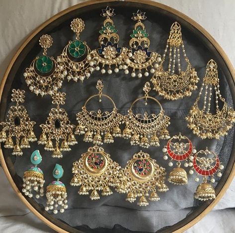 Indian Jewelry Storage, Indian Jewelry Storage Ideas, Indian Jewelry Earrings, Indian Bridal Jewelry Sets, Storage Idea, Antique Jewellery Designs, Earring Storage, Jewelry Set Design, Fancy Jewellery Designs