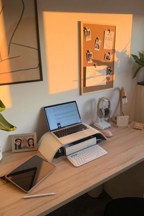 A cozy, minimal and organized study setup: a desk with a laptop, and plants, in a sunset light from windows. Minimalist Study Space, Minimal Study Desk, Study Desk Setup, Wfh Aesthetic, Minimal Desk Setup, Minimal Workspace, Tidy Desk, Sunset Lighting, Japanese Office