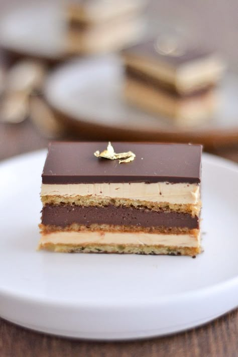 Opéra façon CAP Pâtissier - Adopte un gateau Pastel Opera, Fancy Desserts Recipes, Mango Dessert Recipes, Opera Cake, Dessert Restaurants, Fine Dining Desserts, Cake Filling Recipes, Pastry Design, Mango Dessert