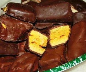 Angel Food Candy Angel Food Candy, Chocolate Covered Honeycomb Recipe, Honeycomb Recipe, Honeycomb Chocolate, Honeycomb Candy, Food Christmas, Food Candy, Candy Recipe, Angel Food