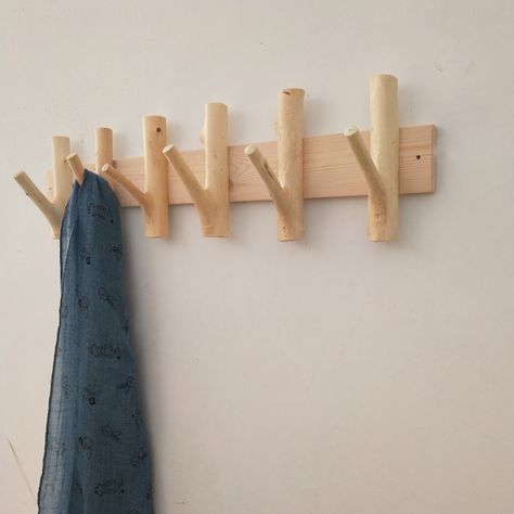 Coat Wall Hanger, Diy Wood Hanger, Tree Branch Coat Rack, Wood Wall Hanger, Wooden Coat Hooks Diy, Coat Hook Ideas, Unique Coat Hooks, Takken Decor, Branch Decoration