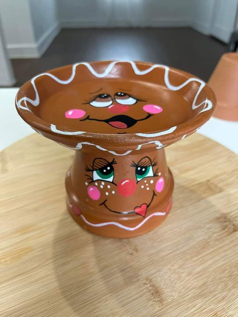 Clay Pot Saucer Crafts, Gingerbread Terra Cotta Pots, Terra Cotta Pot Crafts Christmas, Old Kitchen Decor, Snowman Pots, Pots Crafts, Terra Cotta Pot Crafts Diy, Terra Cotta Pots, Pot People