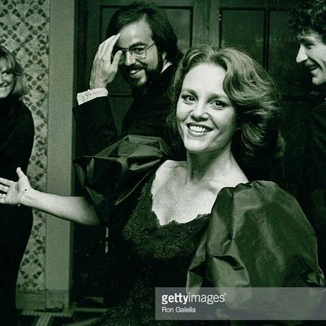 "Fun is carefree. I am not carefree" Madeline Kahn (1942-1999) attending the TonyAwards Supper Ball on June 4 1978 at the Waldorf Hotel NYC Madeline Kahn, Young Frankenstein, Nyc Hotels, A Bug's Life, Hollywood Party, Tony Awards, Women Humor, Interesting Faces, My Wife