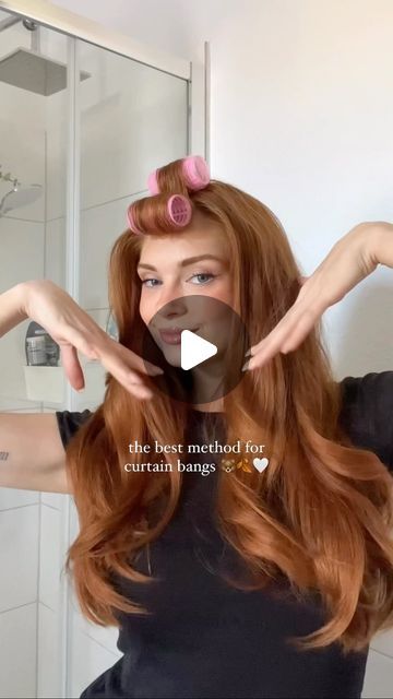 Chenoa 💫 on Instagram: "totally obsessed!! If you do not have curtain bangs - what are you doingggg??? 🤍  Ohne Curtain Bangs fühl ich mich nicht wie ich selbst. Ongoing love, die in 2020 ihren Ursprung fand 🥹💗  #copperhair #curtainbangs #cowboycopper #hairtutorials" Curtain Bangs Ginger Hair, Curtain Bangs How To Style, Curtain Bangs Redhead, Curtain Bangs Red Hair, Red Hair Curtain Bangs, Hairstyles For Curtain Bangs, Formal Event Hair, Long Ponytail Hairstyles, V Shape Hair