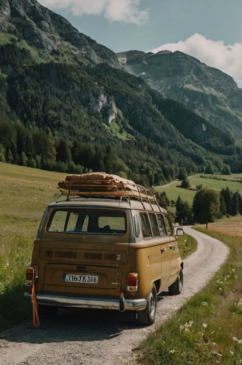 Erleben Sie die Freiheit eines abenteuerlichen Roadtrips mit Freunden in einem bunten Van – perfekt für Pinterest als Inspirationsquelle für Reisen und Abenteuer! 🚐🌄 #RoadTrip Adventure Aesthetic Pictures, Vision Board Photos Adventure, Road Trip Aesthetic Mountains, European Road Trip Aesthetic, Travel In A Van, Road Trip Vision Board Pictures, Van Life Adventure, Camper Van Road Trip, Road Travel Aesthetic