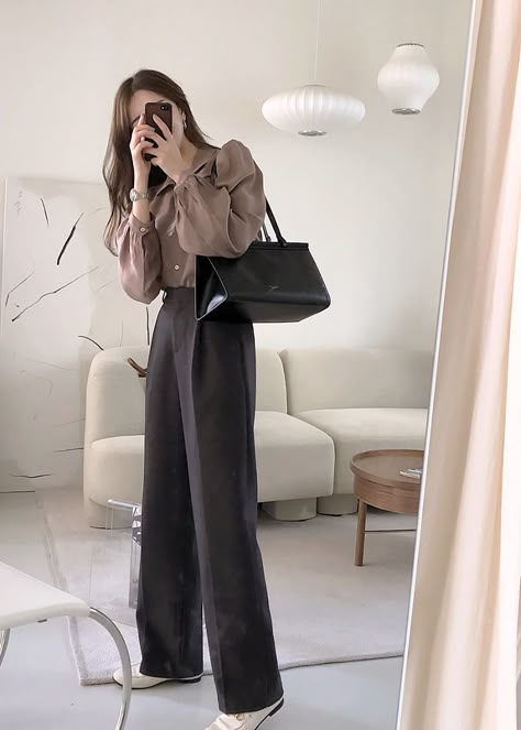 Business Outfits Korean, Korean Office Style Work Outfits, Formal Outfits Korean, Korean Work Fashion, Ootd Formal Casual, Minimal Korean Fashion, Korean Office Look, Korean Workwear, Korean Office Wear