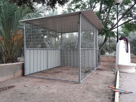 Poultry Breeding Pens, Outdoor Dog Kennel Ideas, Dog Kennel Ideas, Dog Kennel And Run, Outdoor Dog Runs, Kennel Ideas Outdoor, Sheds Ideas Backyard, Goat Playground, Outdoor Dog Kennel