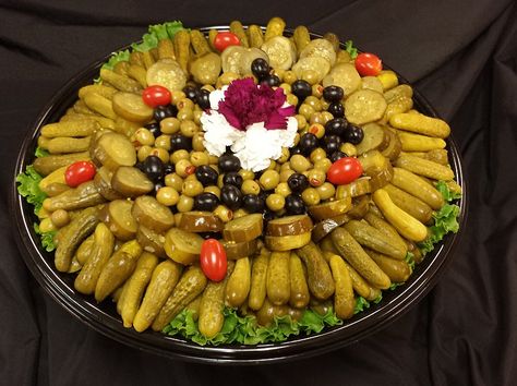 Relish Platter Pickle Bar, Pickle Platter, Catering For Weddings, Creative Catering, Catering Food Displays, Appetizers Table, Relish Tray, Snack Platter, Relish Trays