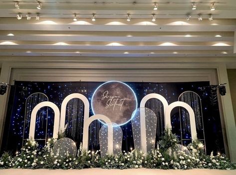 Sangeet Setup, Sangeet Backdrop, Sangeet Decoration, Dekorasi Wedding, Indoor Wedding Decorations, Led Wedding, Engagement Themes, Backdrop Decor, Diy Wedding Backdrop