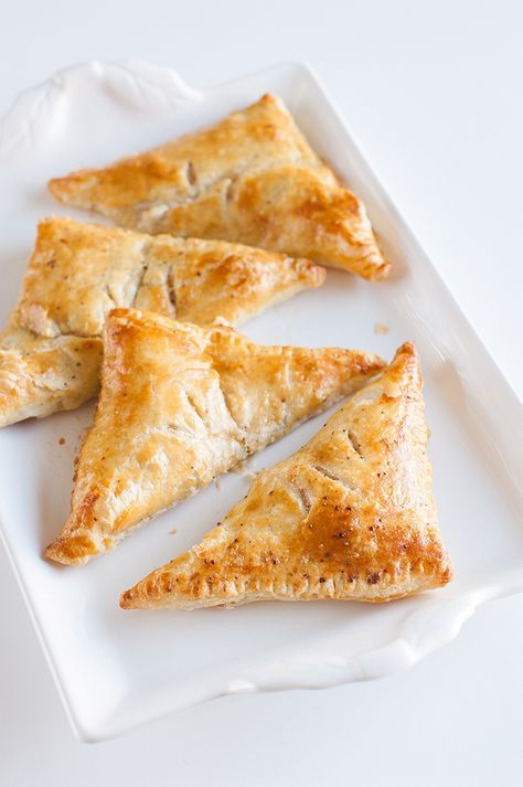 Looking for a weekend-lunch crowd-pleaser? Try these homemade ham and cheese turnovers. Cheese Turnovers, Recipes Using Puff Pastry, Homemade Ham, Turnover Recipes, Easy Ham, Handmade Charlotte, Ham Cheese, Baked Ham, Puff Pastry Recipes