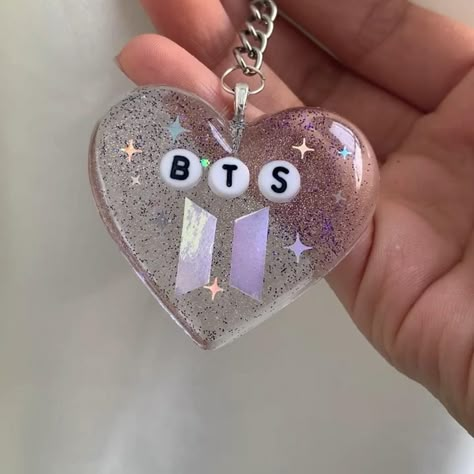 Bts Resin Keychain, Bts Keychain Diy, Diy Resin Keychain, Bts Bag, Army Accessories, Army's Birthday, Colorful Canvas Art, Photo Collage Gift, Handmade Hair Clip