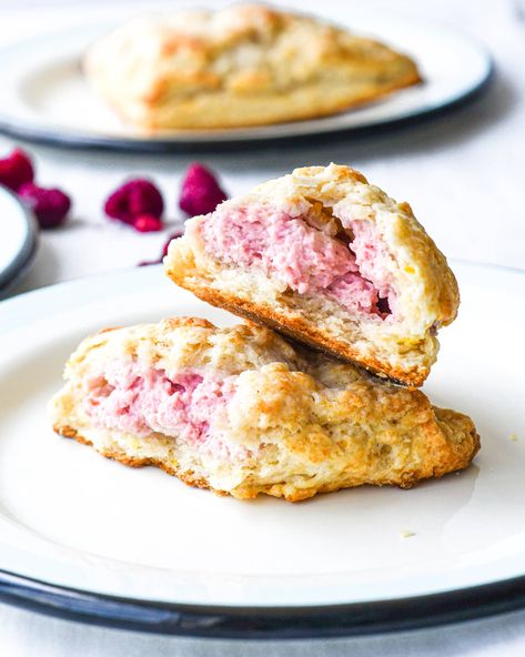 Raspberry Cream Cheese Stuffed Scones Stuffed Scones, Scones Buttermilk, Moist Scones, Cream Cheese Scones, Lemon Scones Recipe, Dinner Biscuit, Cheese Scone Recipes, Raspberry Glaze, Raspberry Cream Cheese