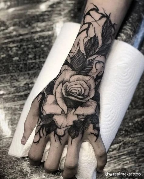 Hand Tattoo Cover Up, Tattoo Main, Forearm Cover Up Tattoos, Body Tattoo Design, Rose Hand Tattoo, Hand And Finger Tattoos, Neck Tattoo For Guys, Hand Tattoos For Women, Cute Tattoos For Women