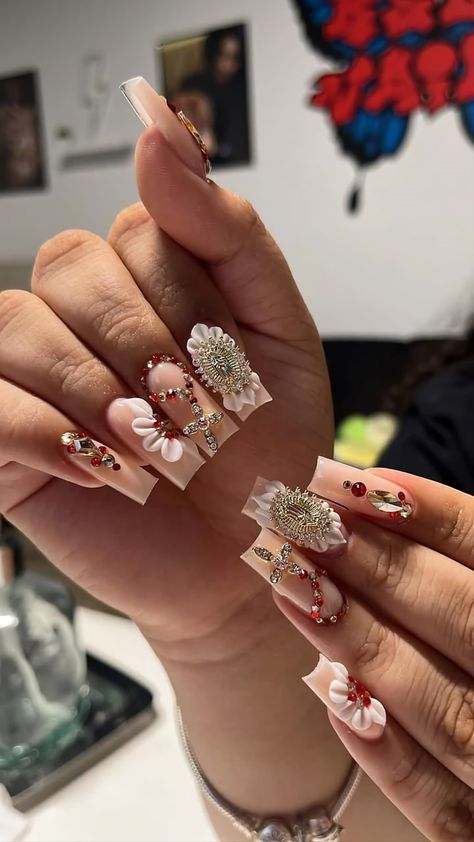 Virgencita Nail Set, Nails With Rosary Design, Acrylic Nails Virgencita, Nails Design 2024 Short, Nails With The Virgin Mary, Rosary On Nails, Latina Nails Medium Length, Mexican Nails Ideas, Red Virgin Mary Nails