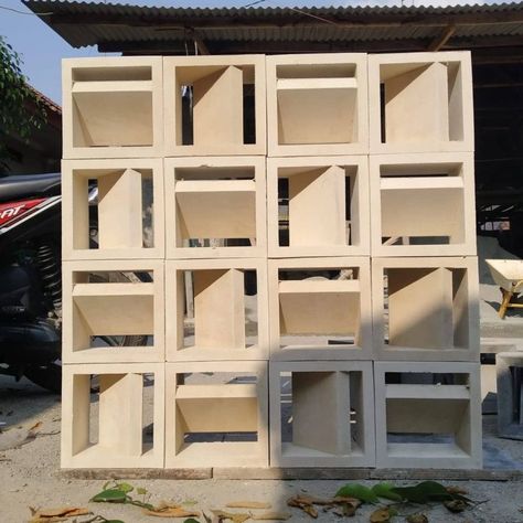 Loster Beton, Pagar Modern, Roster Beton, Breeze Block Wall, Industrial Office Design, Cheap Fence, Building Front, Open Plan Living Room, Exterior Wall Design