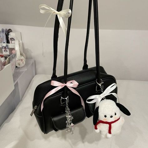 ꒰🍥 ꒱– i'm not the owner﹔☆༘⋆ ʚɞ Japanese School Bag, Estilo Harajuku, Flower Knows, Oil Bag, Handbag Essentials, Girly Bags, What In My Bag, Fancy Bags, Bags Aesthetic