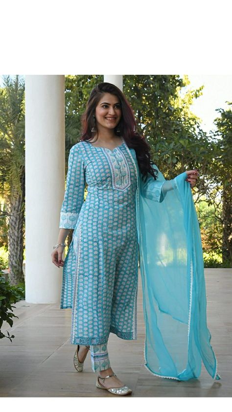 Cotton Suit Designs, Stylish Kurtis Design, Kurti Palazzo, Straight Kurti, Simple Kurta Designs, Simple Kurti Designs, Traditional Indian Dress, Suit Blue, Ladies Blouse Designs