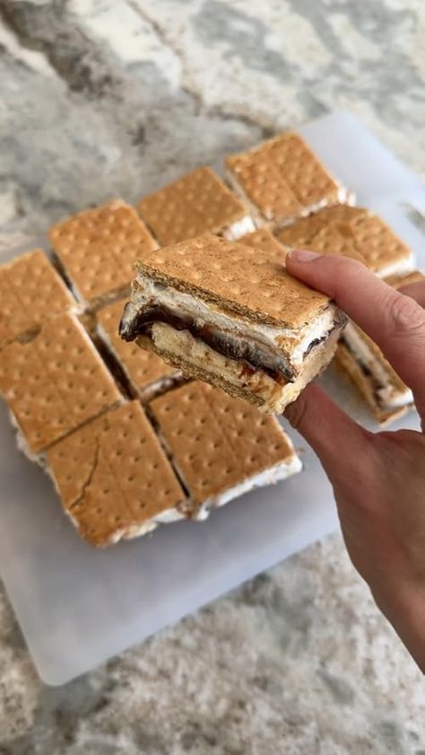 Frozen Smores #baking Frozen Smores, Ice Cream Snacks, Dog Treats Homemade Recipes, Ice Cream Treats, Easy Baking Recipes Desserts, Sweet Snacks Recipes, Delicious Snacks Recipes, Fun Baking Recipes, Easy Baking Recipes