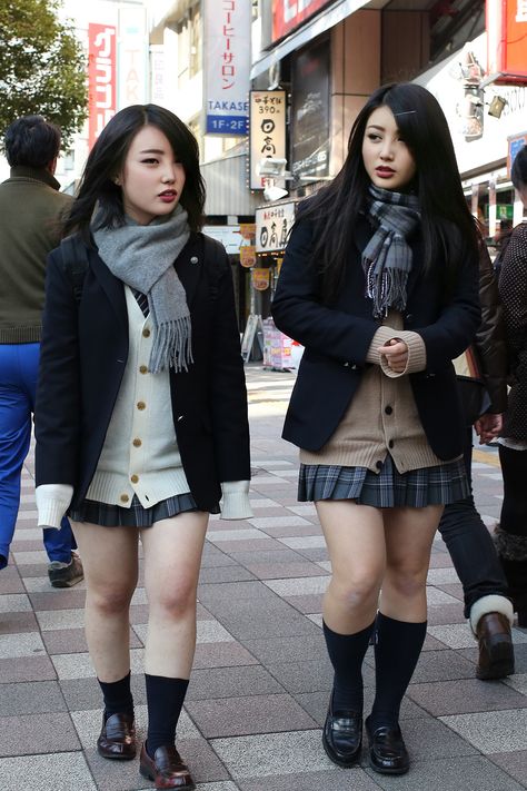 奇跡の美人2ショット🙆 でも、揃って物凄い短足🙅 Short Legs Outfit, Legs Outfit, Yearbook Quotes, Laugh Out Loud, Long Torso, Japanese Women, High School Seniors, Japanese Fashion, Yearbook