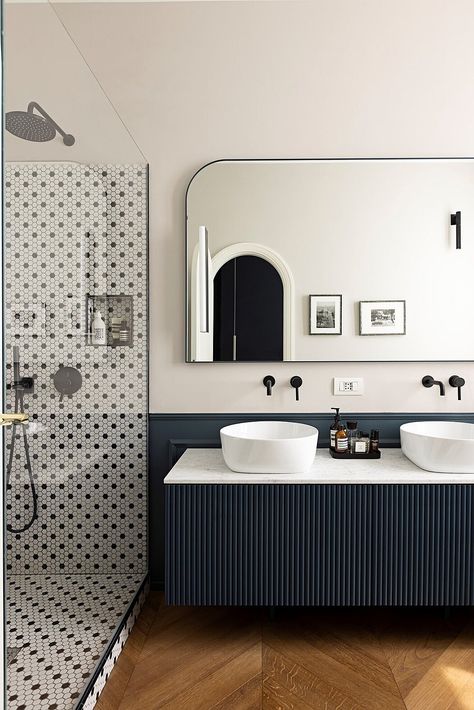 Navy Blue Bathrooms, Navy Bathroom, Bilik Air, Suite Bathroom, Bathroom Design Ideas, Bathroom Design Decor, Blue Bathroom, Beautiful Apartments, En Suite Bathroom