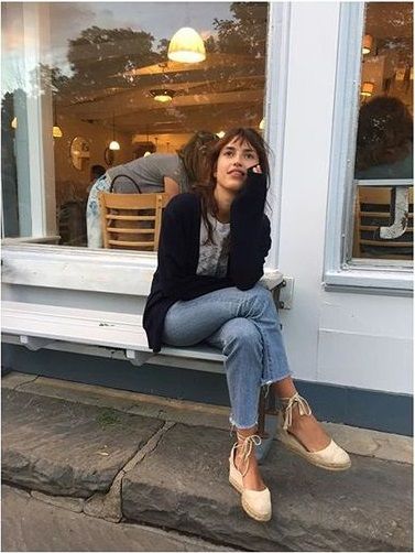 jd Jeanne Damas Style, Espadrilles Outfit, Looks Jeans, Parisienne Chic, Parisian Chic Style, Style Casual Chic, Jeanne Damas, French Girl Style, Paris Mode