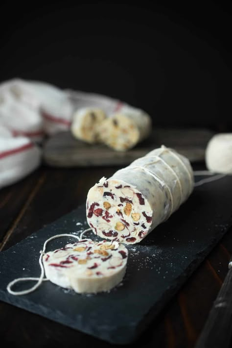 White Chocolate Salami Recipe, Savory White Chocolate Recipes, White Chocolate Salami, Chocolate Salami Recipe, Christmas Nibbles, Chocolate Salami, Salami Recipes, Chocolate Log, Christmas Sweet Treats