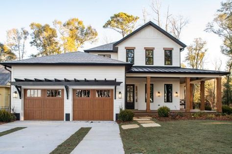 Hgtv Smart Home 2022, Classic American House, Sophisticated Coastal, American House Plans, Hgtv Dream Home, Oak Hill, Plans Modern, Farmhouse House, Coastal Retreat