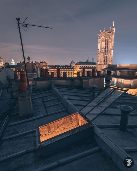 Roof Night Aesthetic, Rooftops Aesthetic, Roof At Night, Roof Photography, Rooftop Night, Rooftop Aesthetic, City Rooftop, Paris Rooftops, Buildings Photography