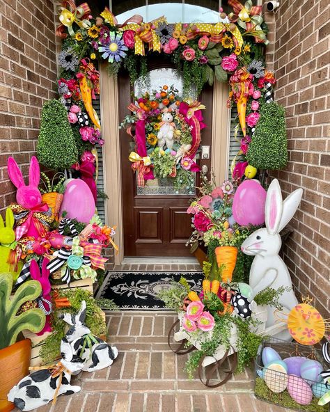 Easter Lawn Decorations, Easter Decorations Indoor, Colorful Easter Decor, Outside Easter Decorations Front Porches, Spring Christmas Tree Ideas, Christmas Decor Ideas For Front Porch, Spring Porch Decor Outdoor Decorations, Easter Decorating Ideas For The Home, Outside Easter Decorations