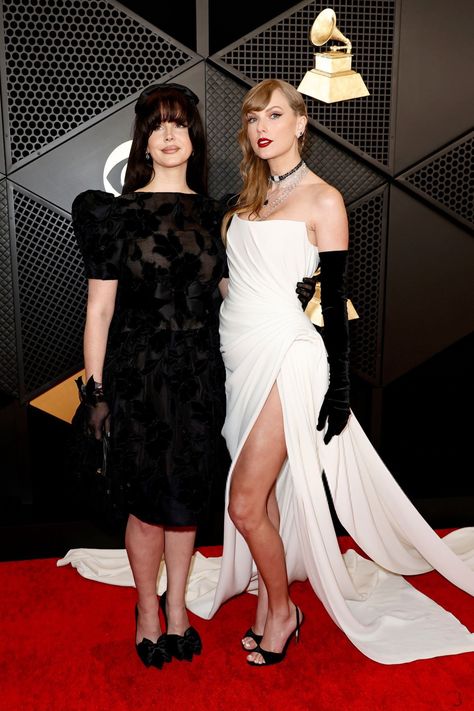 Lana Del Rey and Taylor Swift at the 2024 Grammys - 04/02/2024 Taylor Swift Grammys 2024, Taylor Swift Lana Del Rey, 2024 Grammys, Lana Del Ray, Lana Del Rey, Singers, Taylor Swift, Swift, Queen